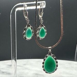 Vintage Sterling Silver Chrysoprase Pendant & Earrings